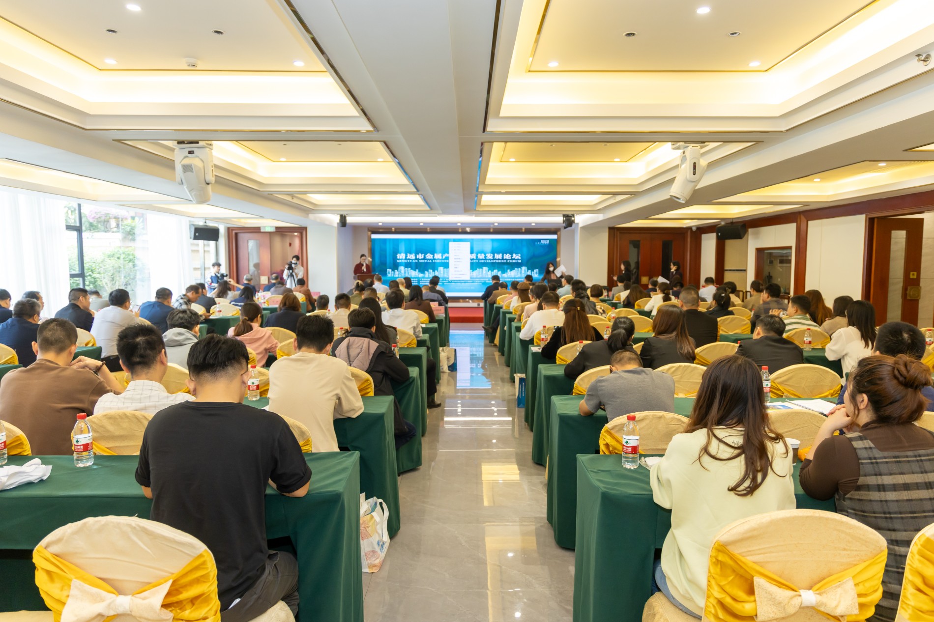 1-会议现场.jpg 1-会议现场.jpg